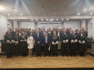 Imagen de los protagonistas al término del acto